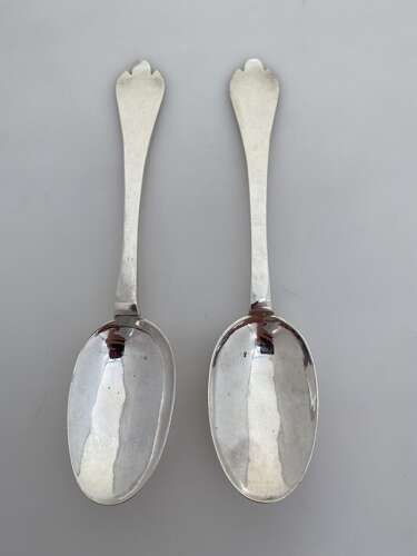 A pair of Queen Anne silver trifid rat tail spoons, London 1702.