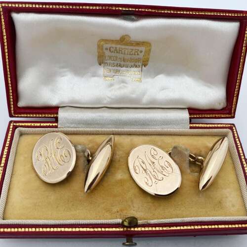 A pair of 15ct gold cuff links. 8.49