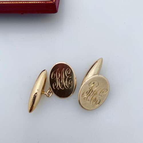 A pair of 15ct gold cuff links. 8.49