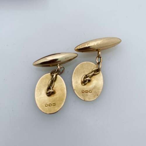 A pair of 15ct gold cuff links. 8.49