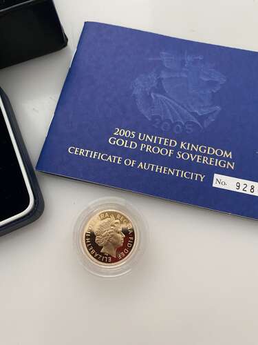 A gold proof sovereign, 2005.