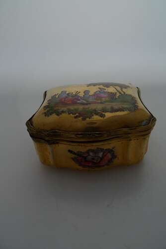 A French porcelain trinket box.