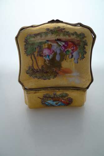 A French porcelain trinket box.