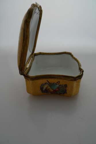 A French porcelain trinket box.