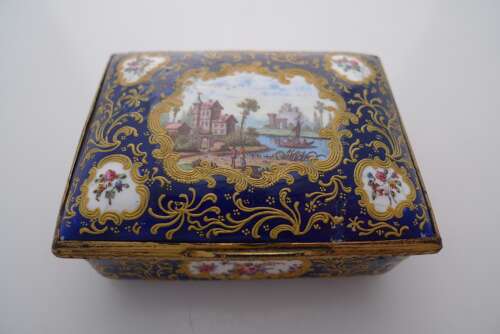 A Bilston enamel trinket box.