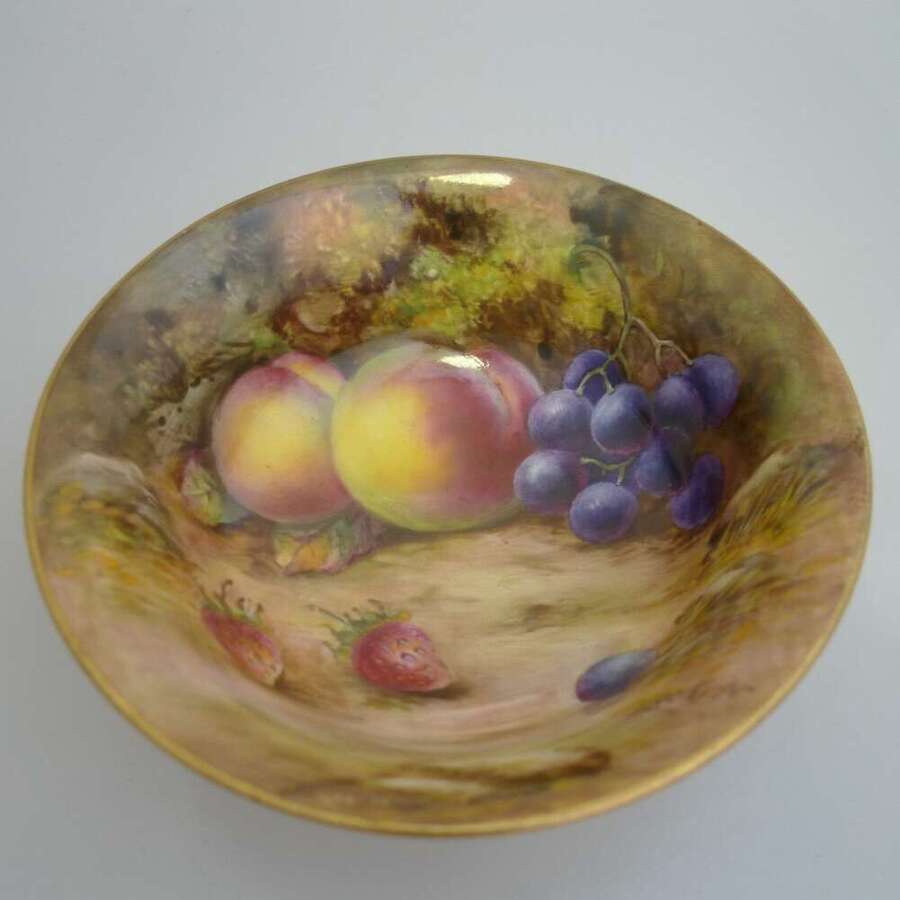 A hand painted Worcester bowl.