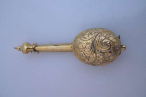 A Gilt Mandolin Vinaigrette.