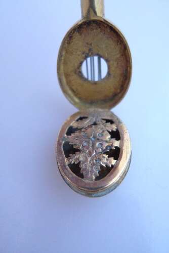 A Gilt Mandolin Vinaigrette.