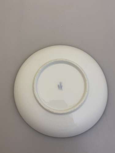 A Meissen saucer, circa 1780.