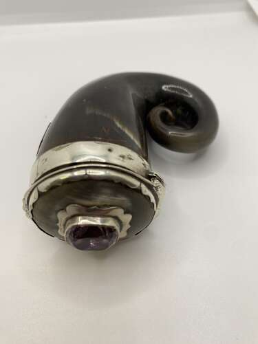 Silver mounted snuff mull set with amethyst. Circa 1860.