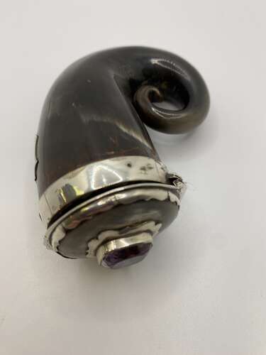 Silver mounted snuff mull set with amethyst. Circa 1860.