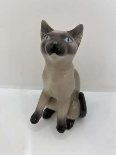 A Bing & Grondahl figure of Siamese cat.