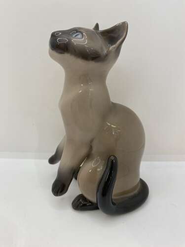 A Bing & Grondahl figure of Siamese cat.