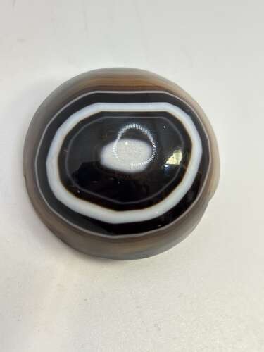 Agate brooch.