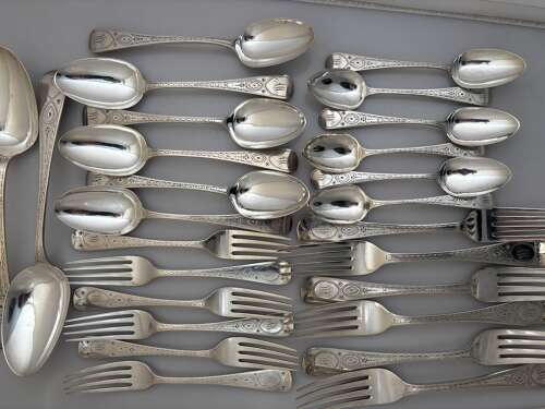 Silver flatware service comprising 26 pieces.