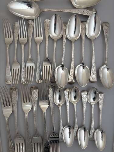 Silver flatware service comprising 26 pieces.