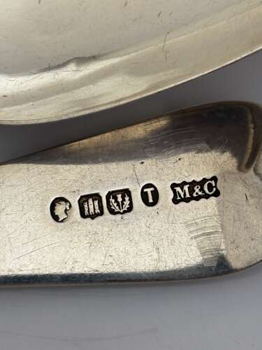 Silver flatware service comprising 26 pieces.