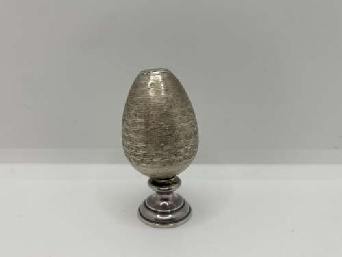Silver pounce pot seal.