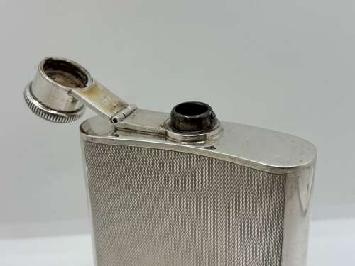 Silver spirit hip flask. Chester 1940.