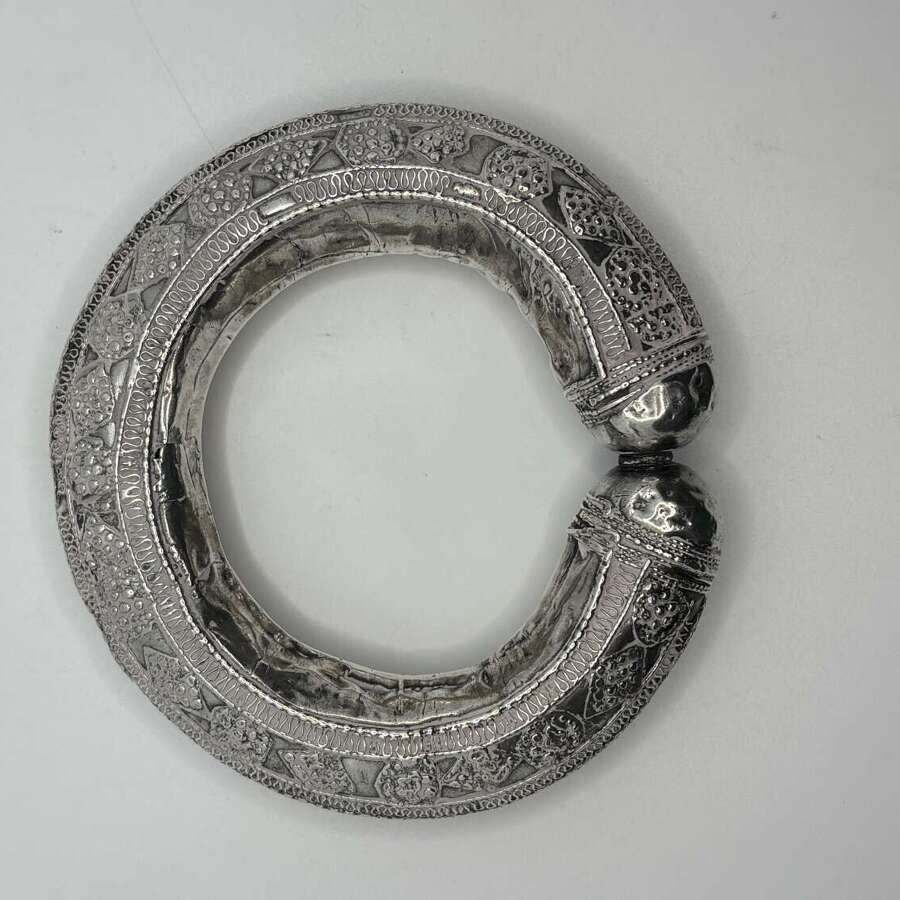 Bedouin tribal bracelet cuff, Yemenite. 2.2 ozt.